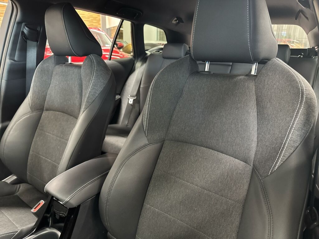 Toyota Corolla 2023 Ruskea (beige)