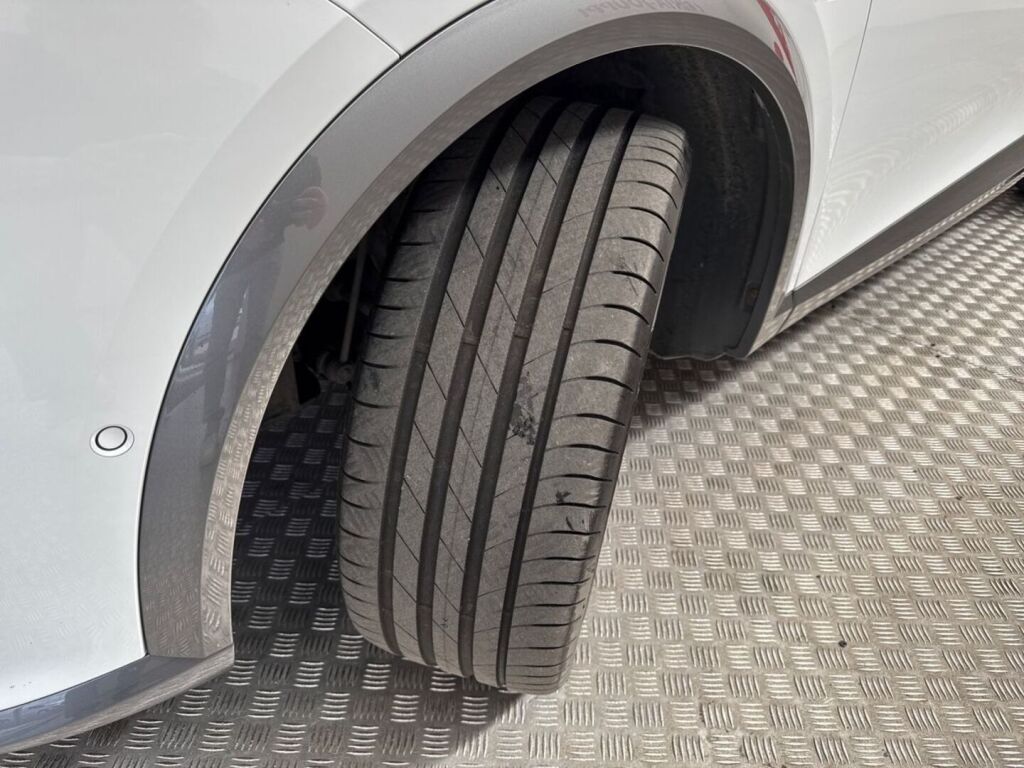 Cupra Formentor 2023 Metalli valkoinen(Nacada White)