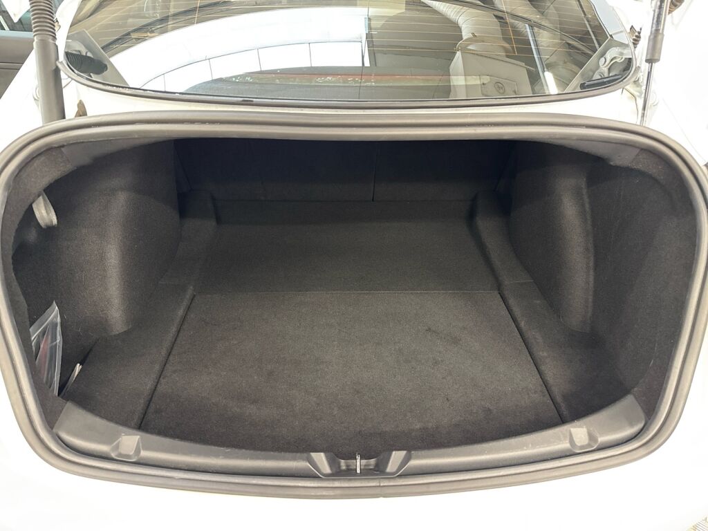 Tesla Model 3 2021 Valkoinen