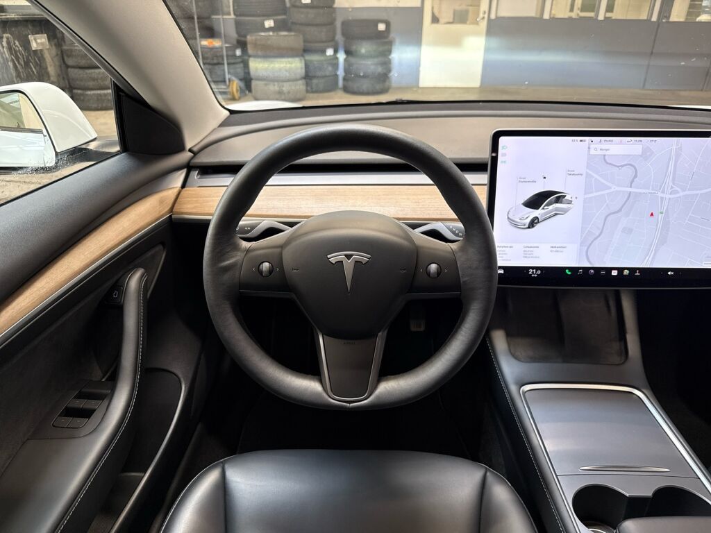 Tesla Model 3 2021 Valkoinen