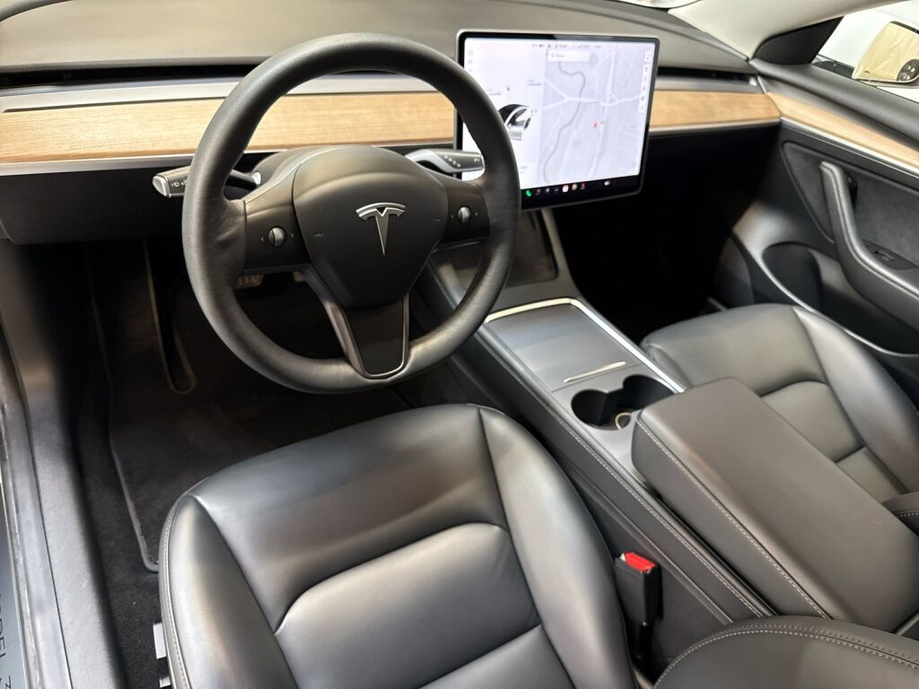 Tesla Model 3 2021 Valkoinen