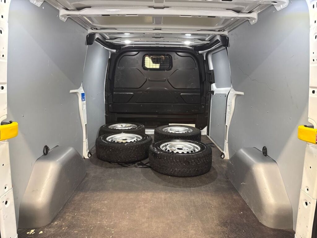Ford Transit Custom 2023 Valkoinen