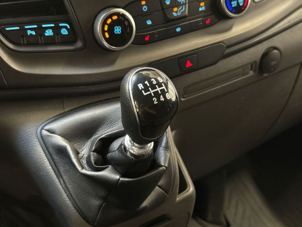 Ford Transit Custom 2023 Valkoinen