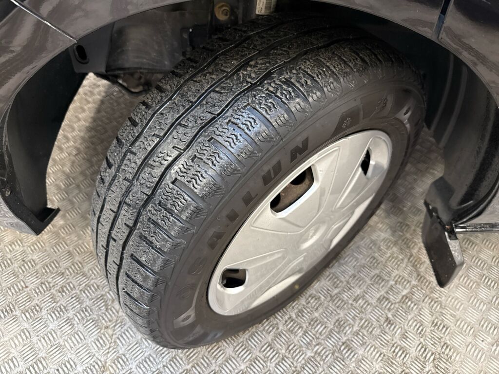 Ford Transit Custom 2023 Musta