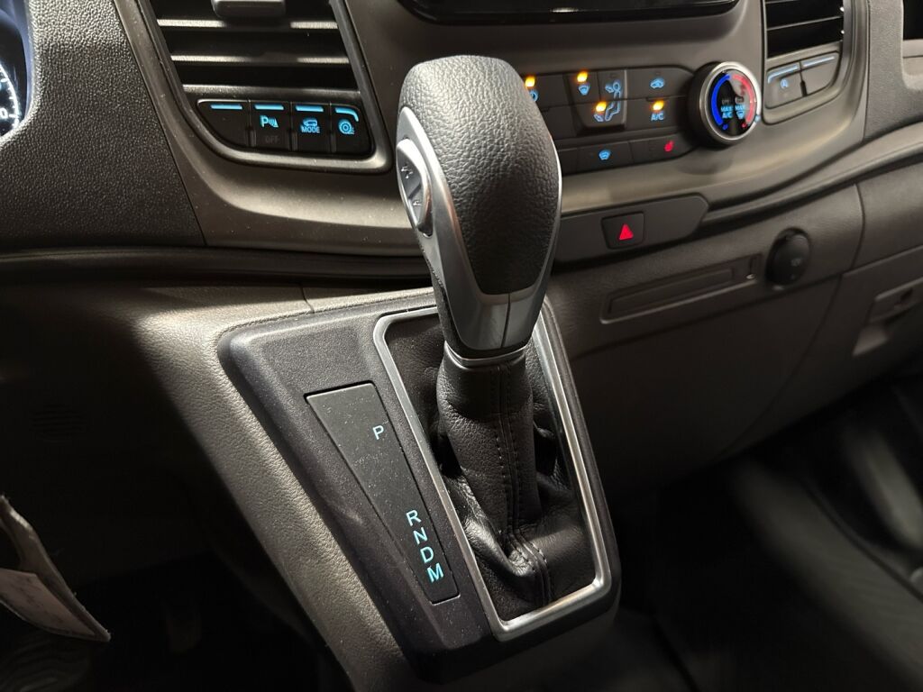 Ford Transit Custom 2023 Musta