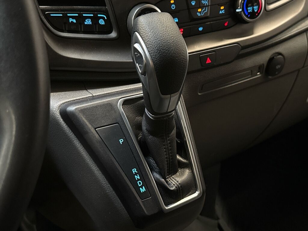 Ford Transit Custom 2023 Musta