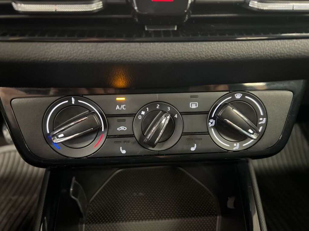 Skoda Fabia 2023 Sininen