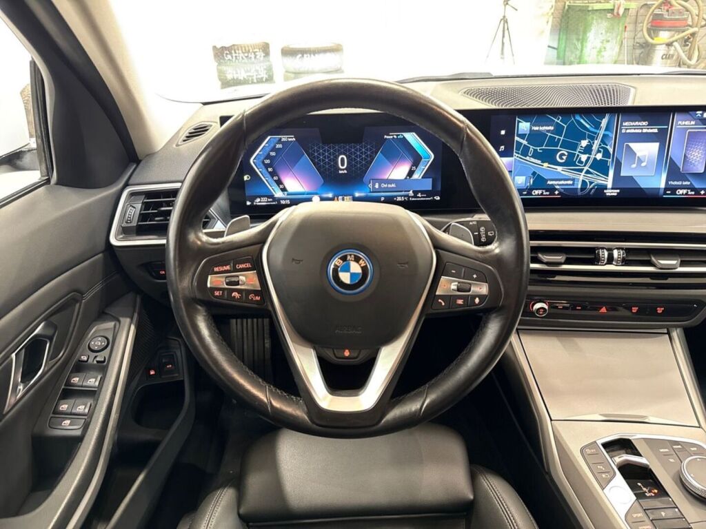 BMW 330 2023 Valkoinen