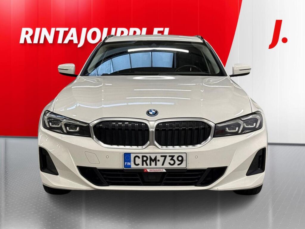 BMW 330 2023 Valkoinen