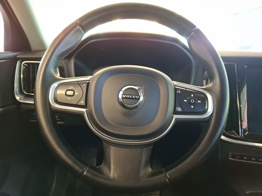Volvo V60 2019 Musta