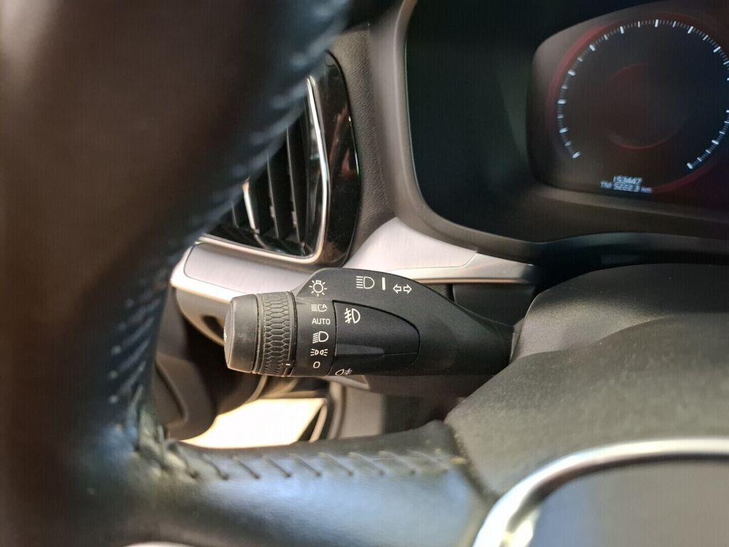 Volvo V60 2019 Musta