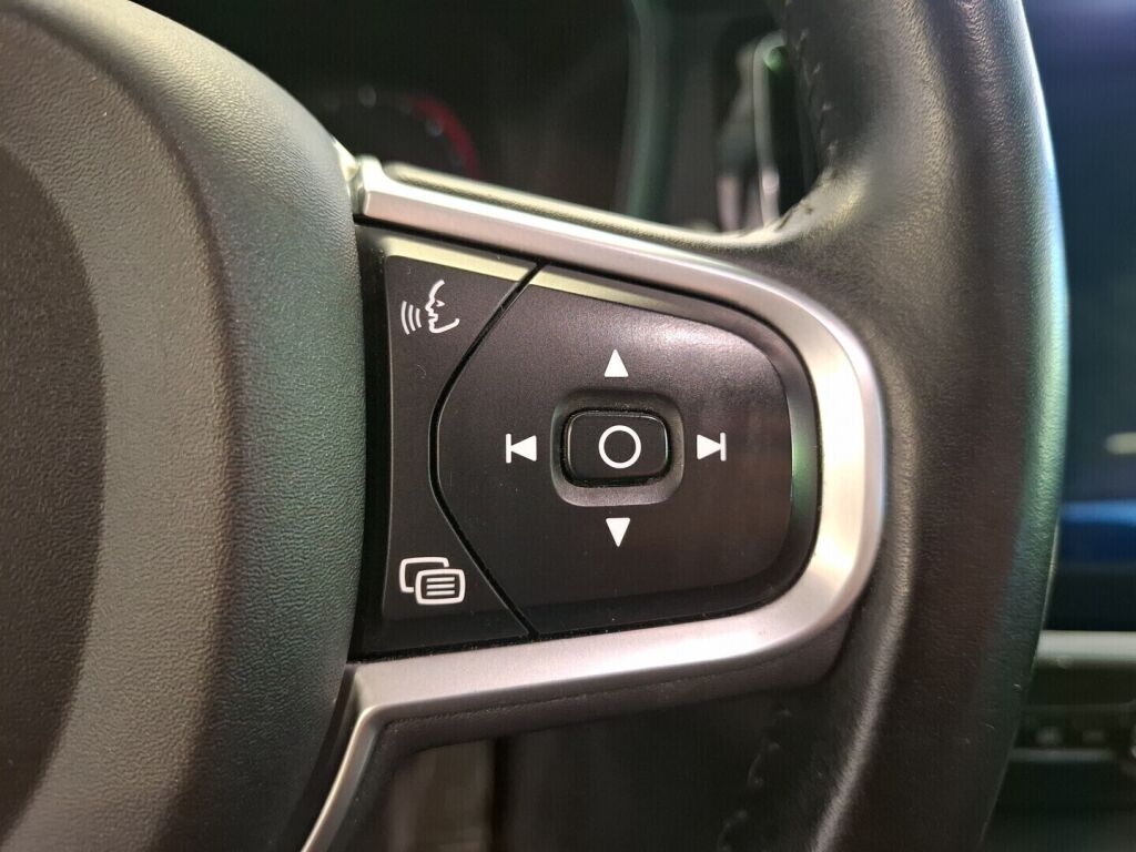 Volvo V60 2019 Musta