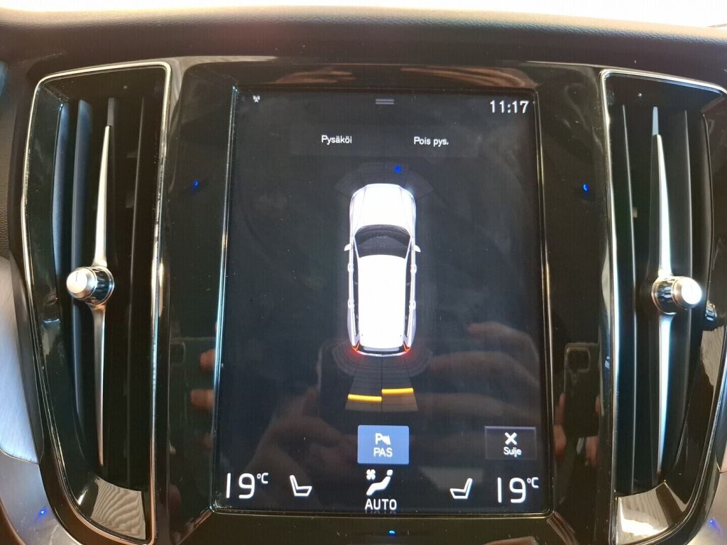 Volvo V60 2019 Musta