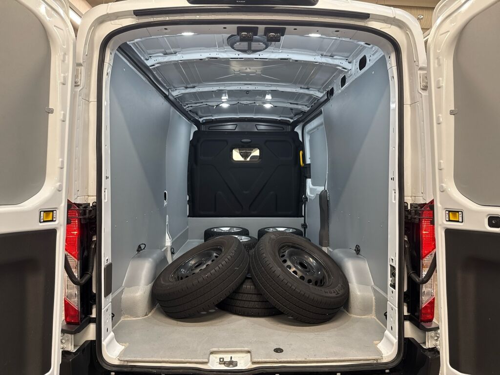 Ford Transit 2023 Valkoinen