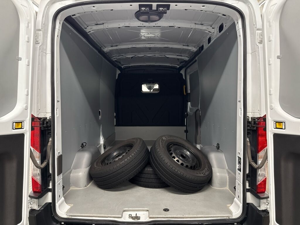 Ford Transit 2023 Valkoinen