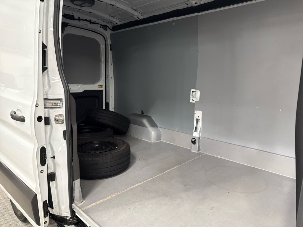 Ford Transit 2023 Valkoinen