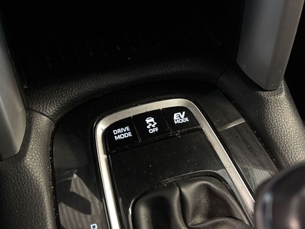 Toyota Corolla Cross 2023 Punainen