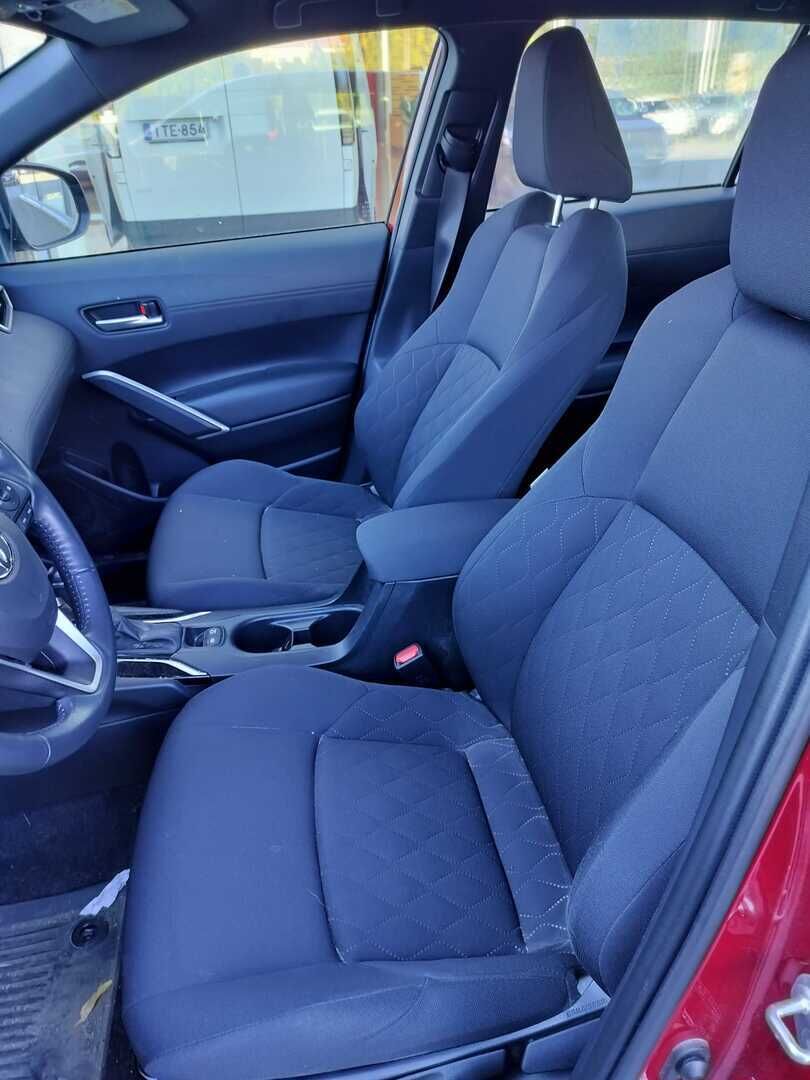 Toyota Corolla Cross 2023 Punainen