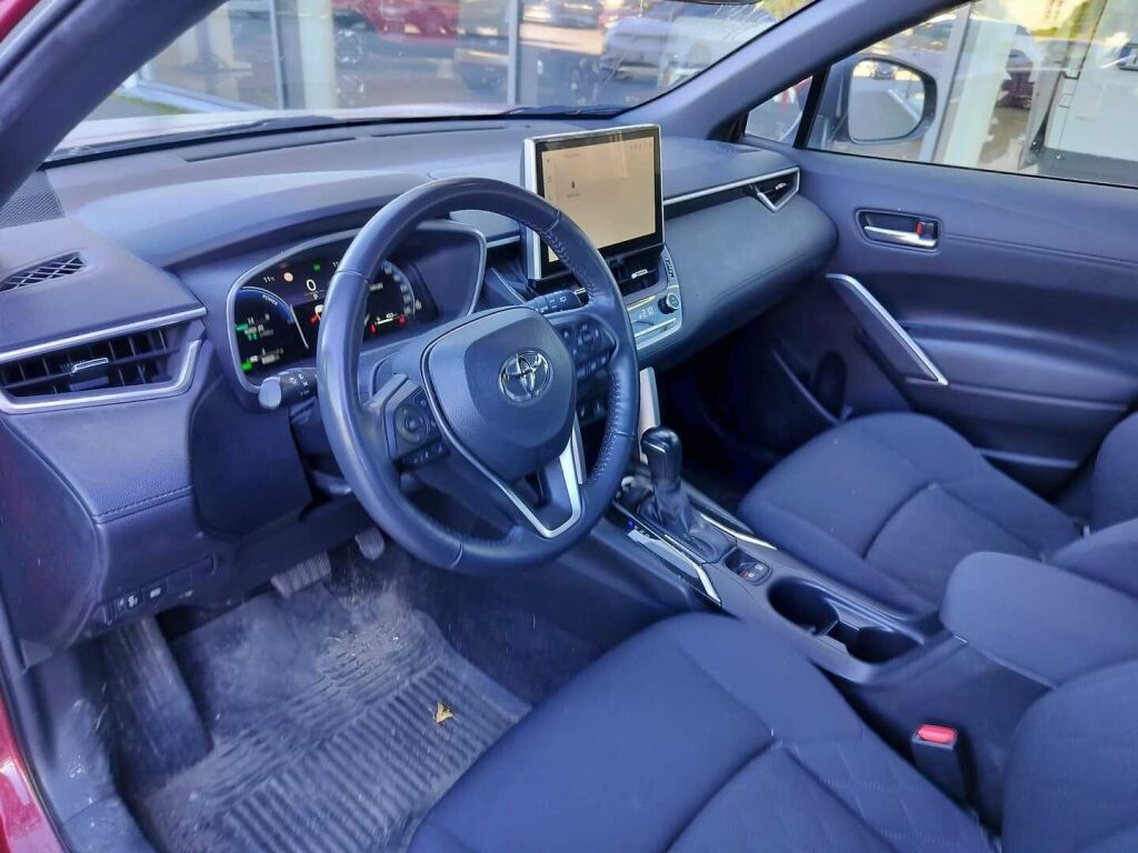 Toyota Corolla Cross 2023 Punainen