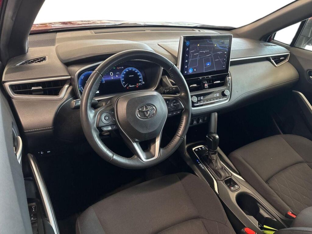 Toyota Corolla Cross 2023 Punainen