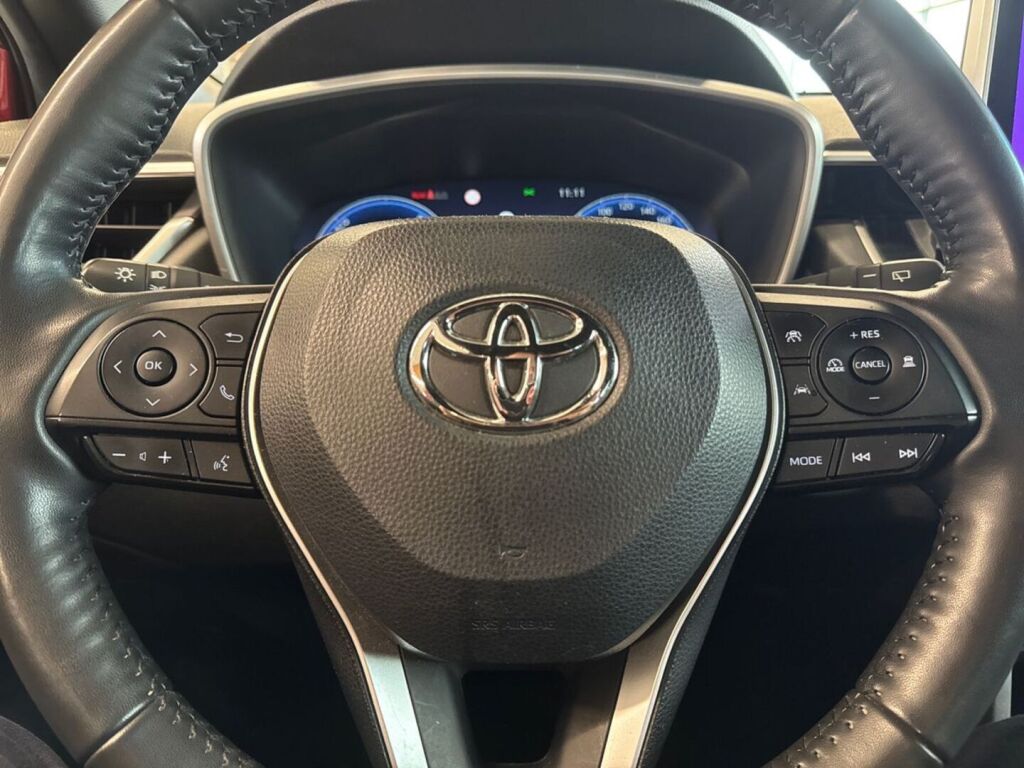 Toyota Corolla Cross 2023 Punainen