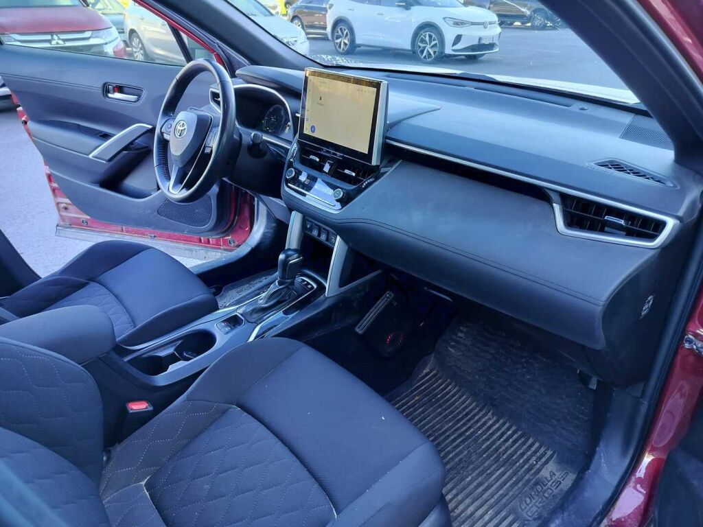 Toyota Corolla Cross 2023 Punainen