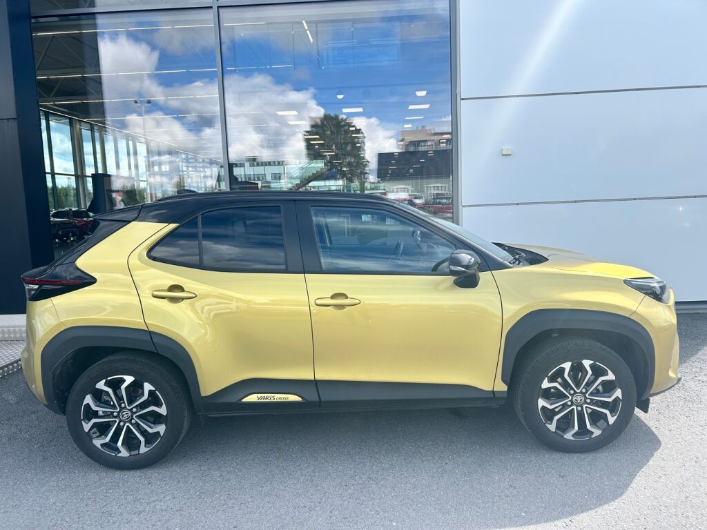 Toyota Yaris Cross 2023 Keltainen