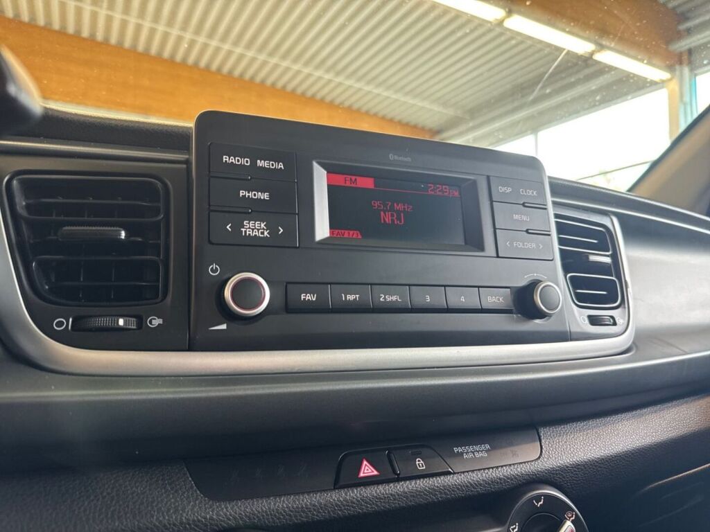 Kia Rio 2023 Sininen