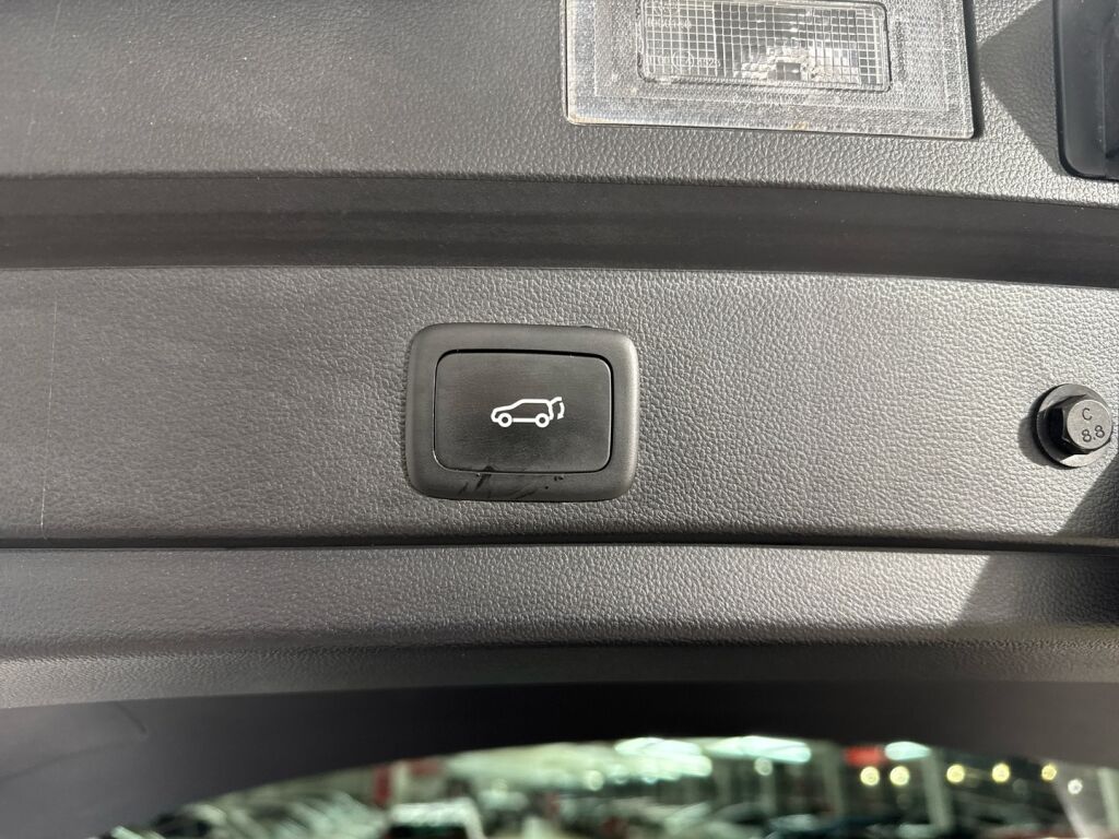 Mg Marvel R 2023 Valkoinen