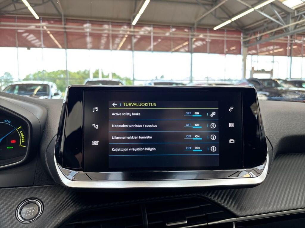 Peugeot e-2008 2023 Oranssi
