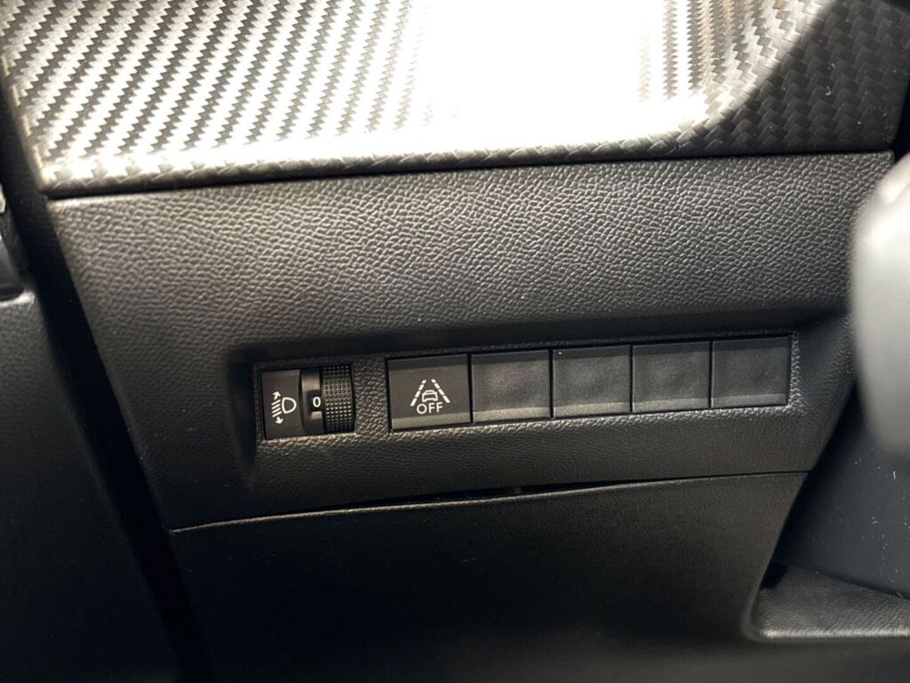Peugeot e-2008 2023 Oranssi