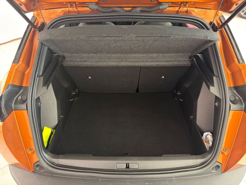 Peugeot e-2008 2023 Oranssi