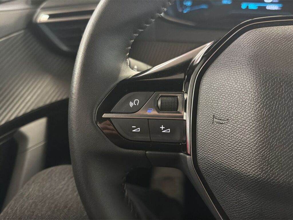 Peugeot e-2008 2023 Oranssi