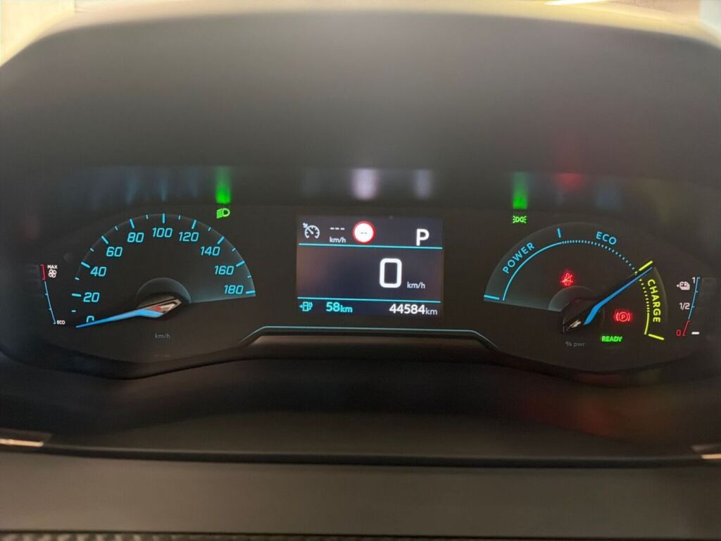 Peugeot e-2008 2023 Oranssi