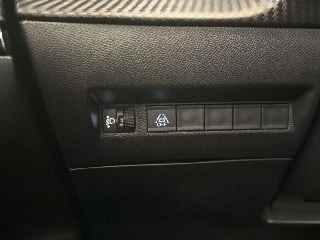 Peugeot e-2008 2023 Oranssi