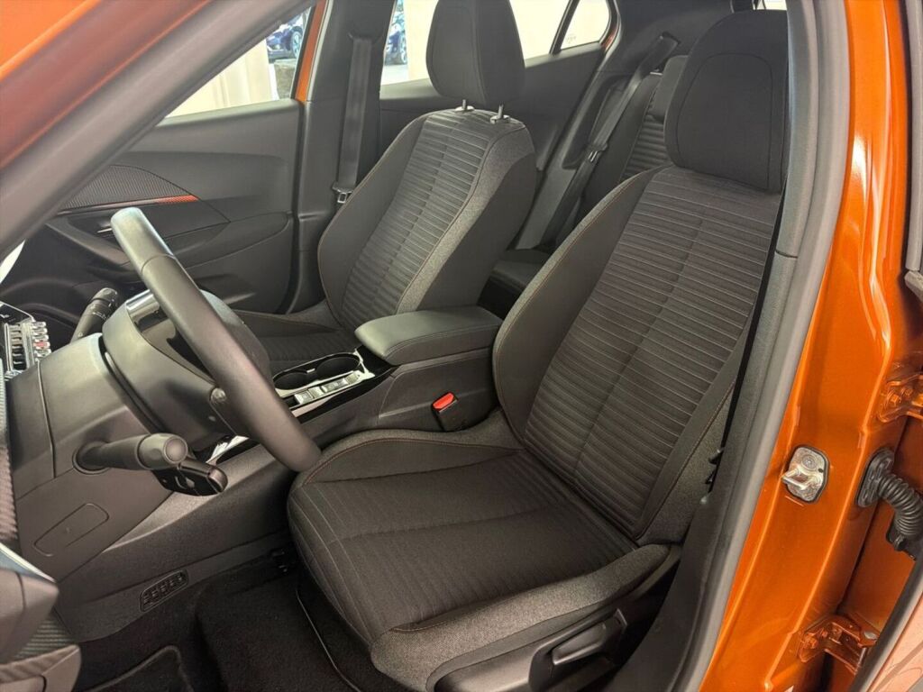 Peugeot e-2008 2023 Oranssi