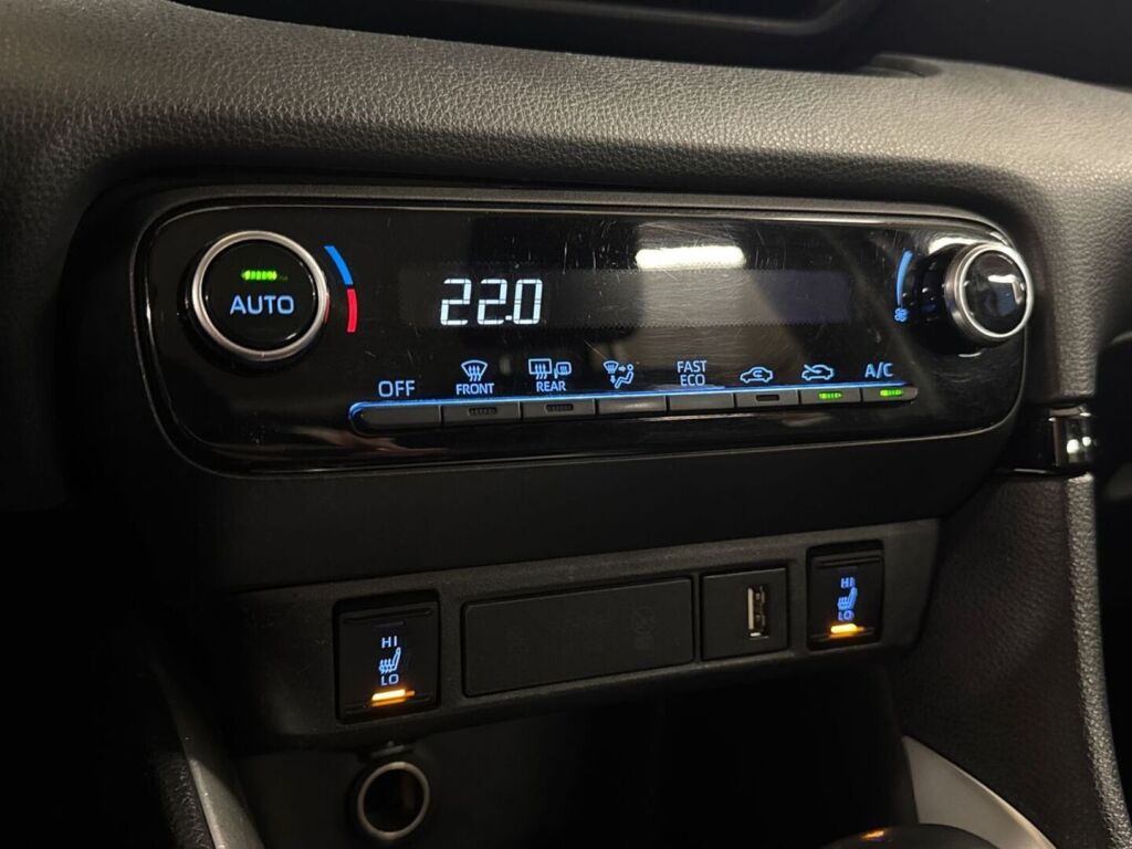 Toyota Yaris 2023 Sininen