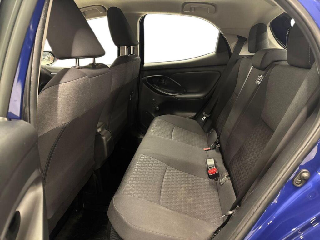 Toyota Yaris 2023 Sininen