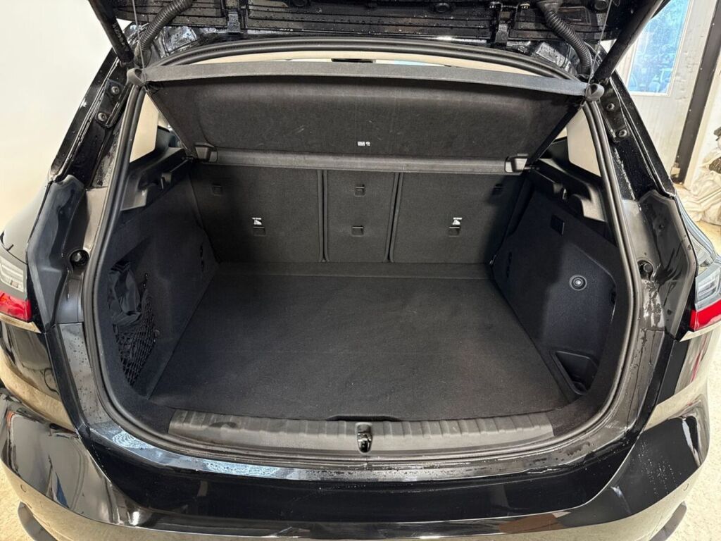 BMW 225 2023 Musta
