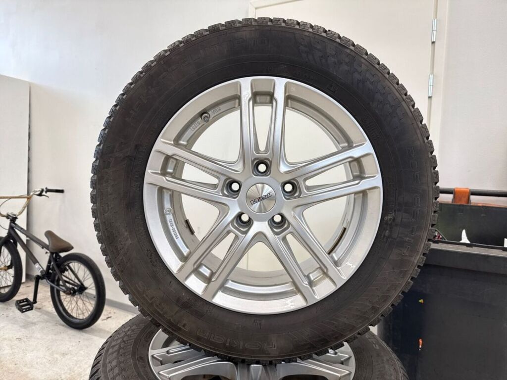BMW 225 2023 Musta