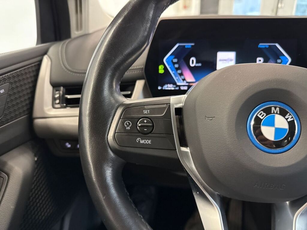 BMW 225 2023 Musta