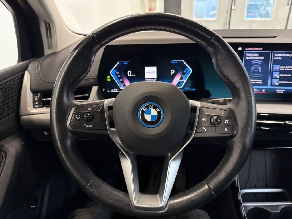 BMW 225 2023 Musta
