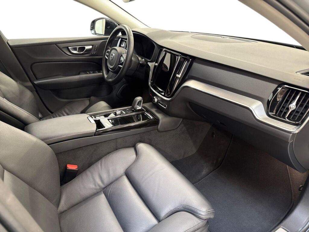 Volvo V60 2024 Harmaa