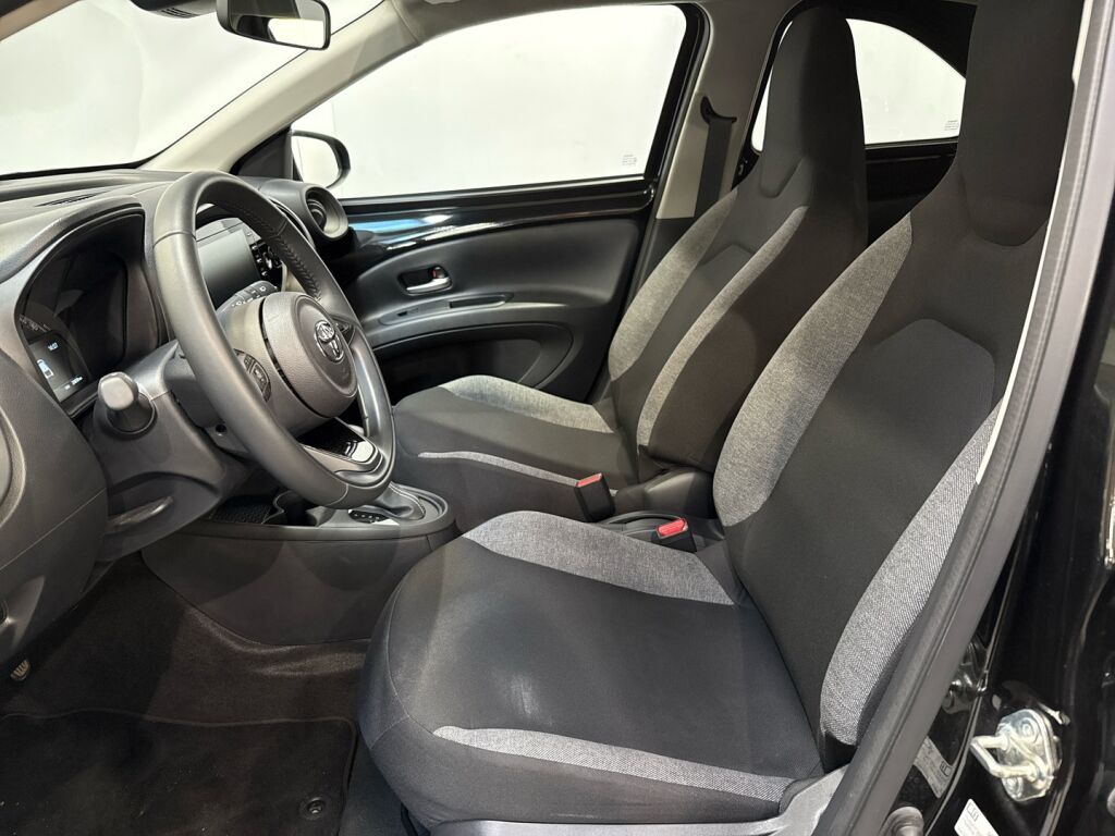 Toyota Aygo X 2024 Musta