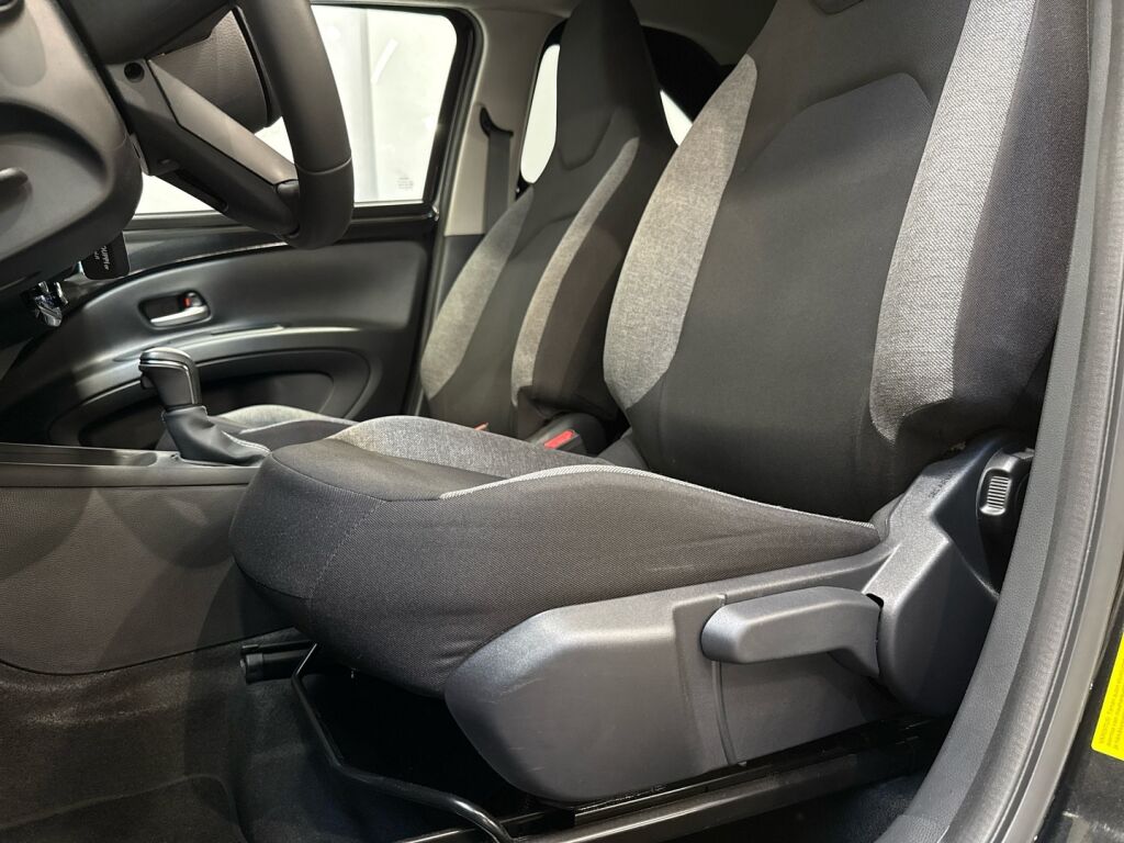 Toyota Aygo X 2024 Musta