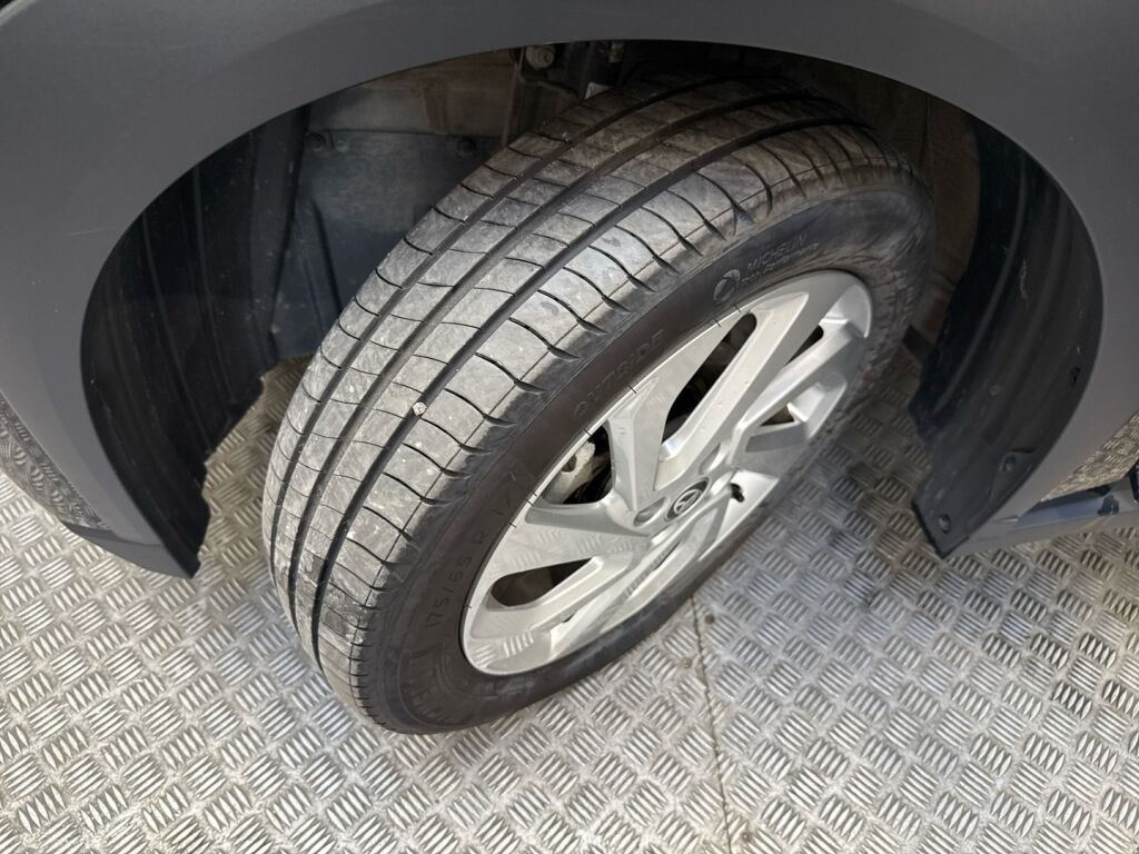 Toyota Aygo X 2024 Musta