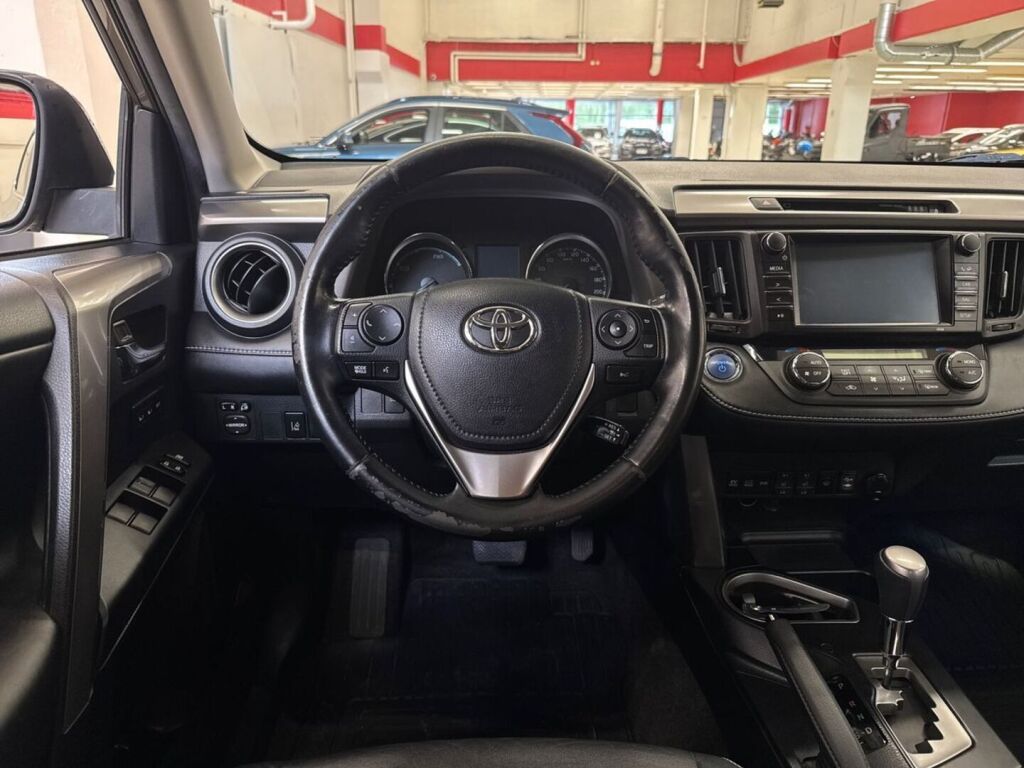 Toyota RAV4 2017 Ruskea (beige)