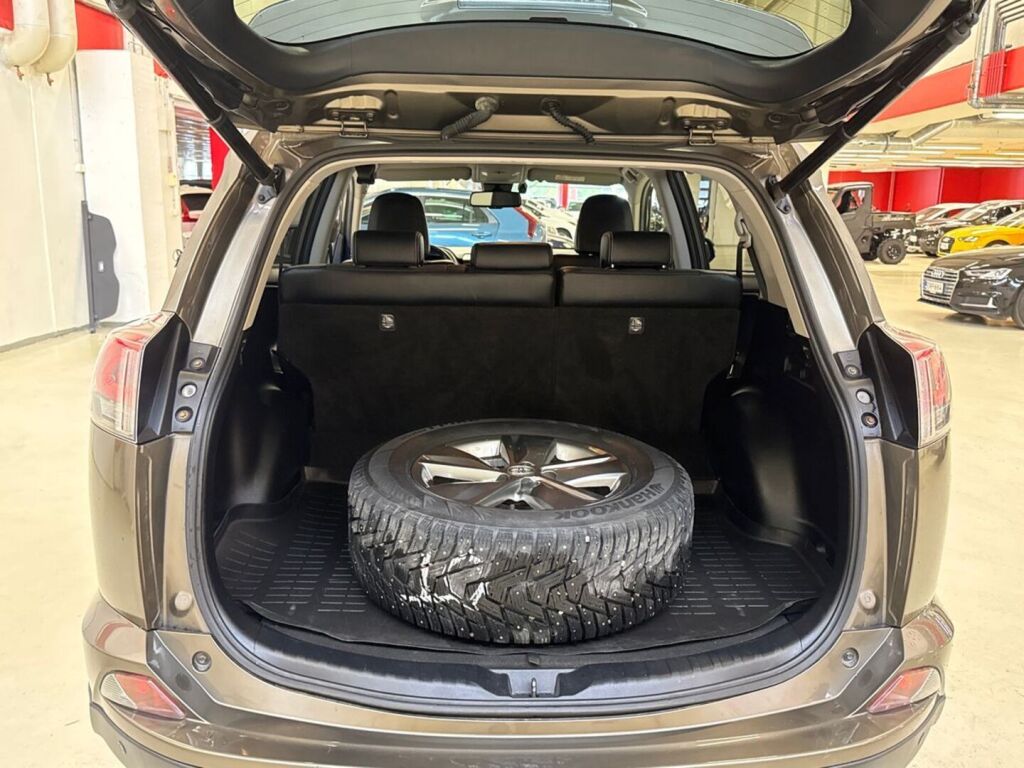 Toyota RAV4 2017 Ruskea (beige)