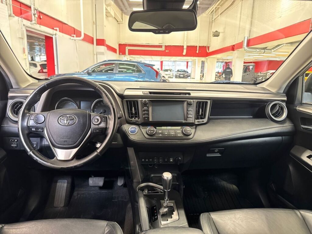 Toyota RAV4 2017 Ruskea (beige)