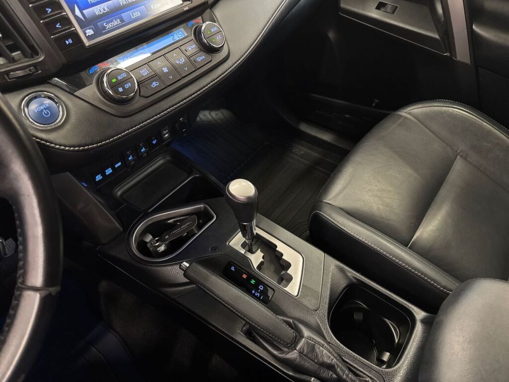 Toyota RAV4 2017 Ruskea (beige)